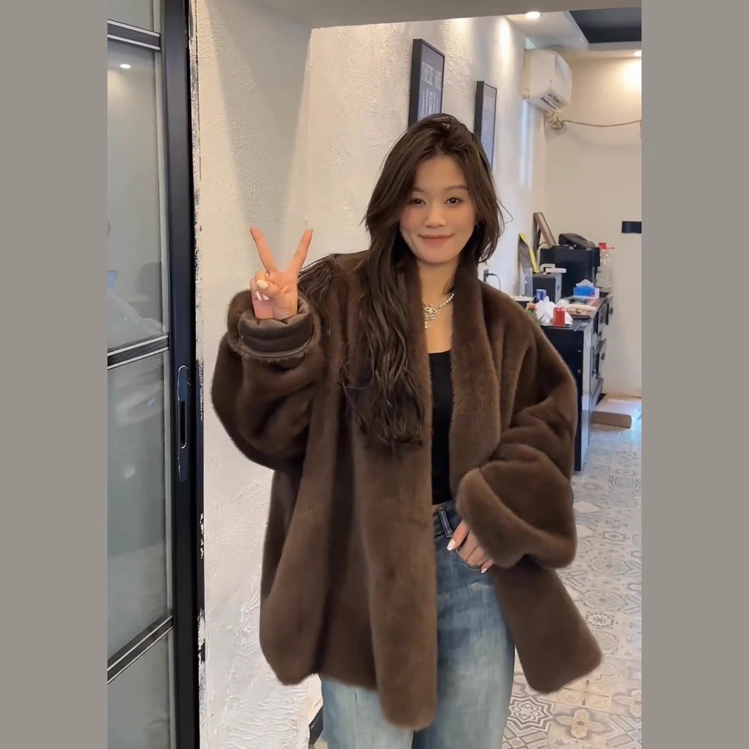 Fluffy Oversize Mantel