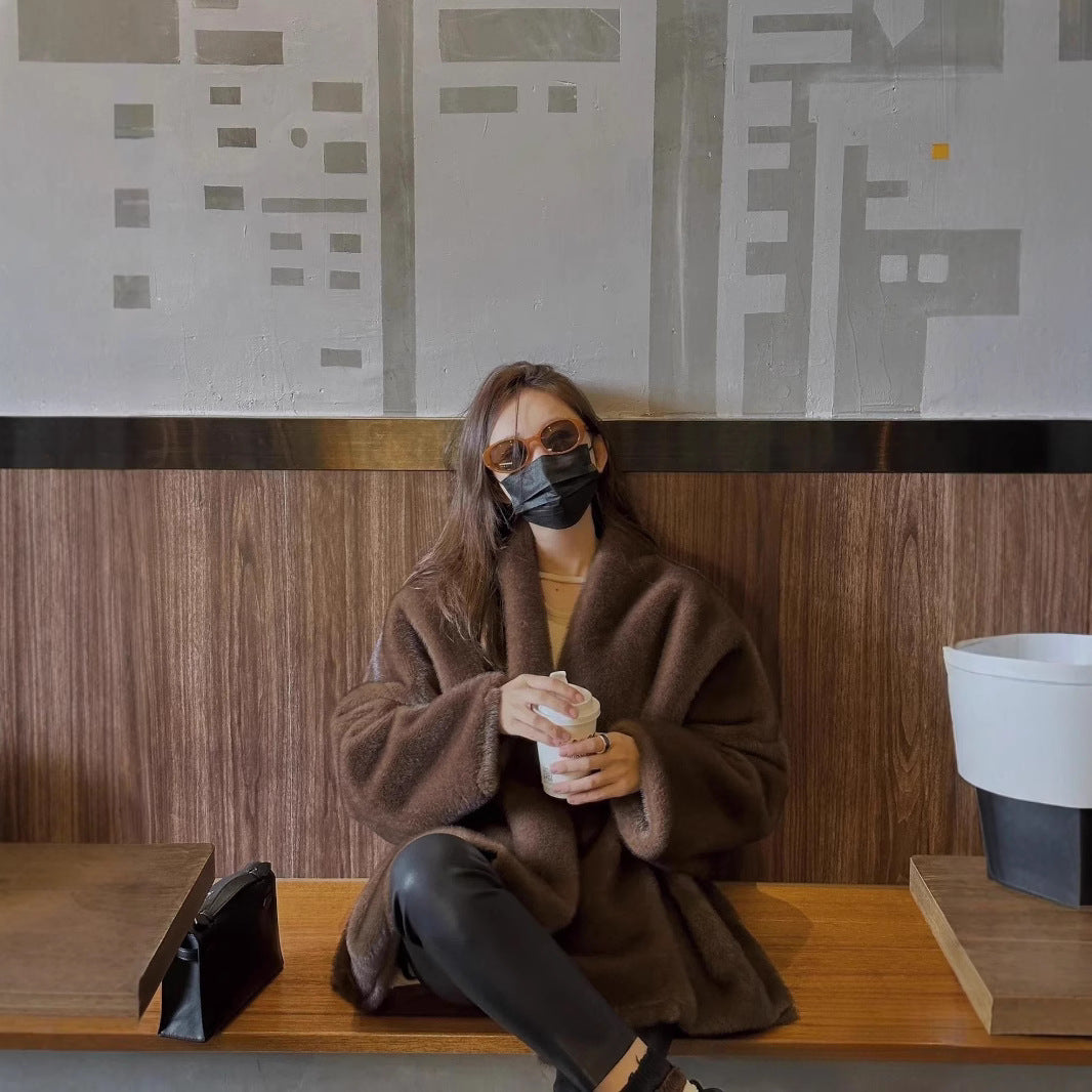 Fluffy Oversize Mantel