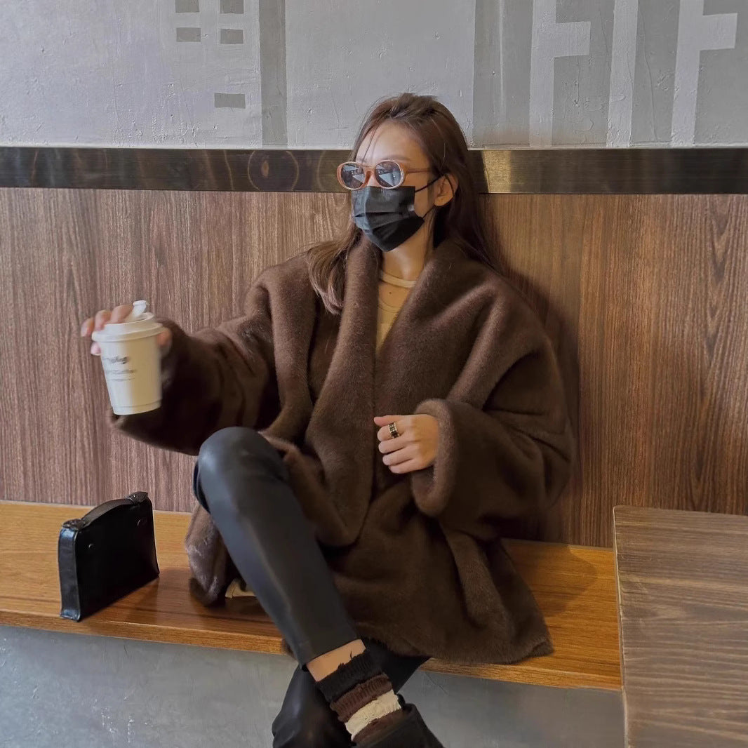 Fluffy Oversize Mantel